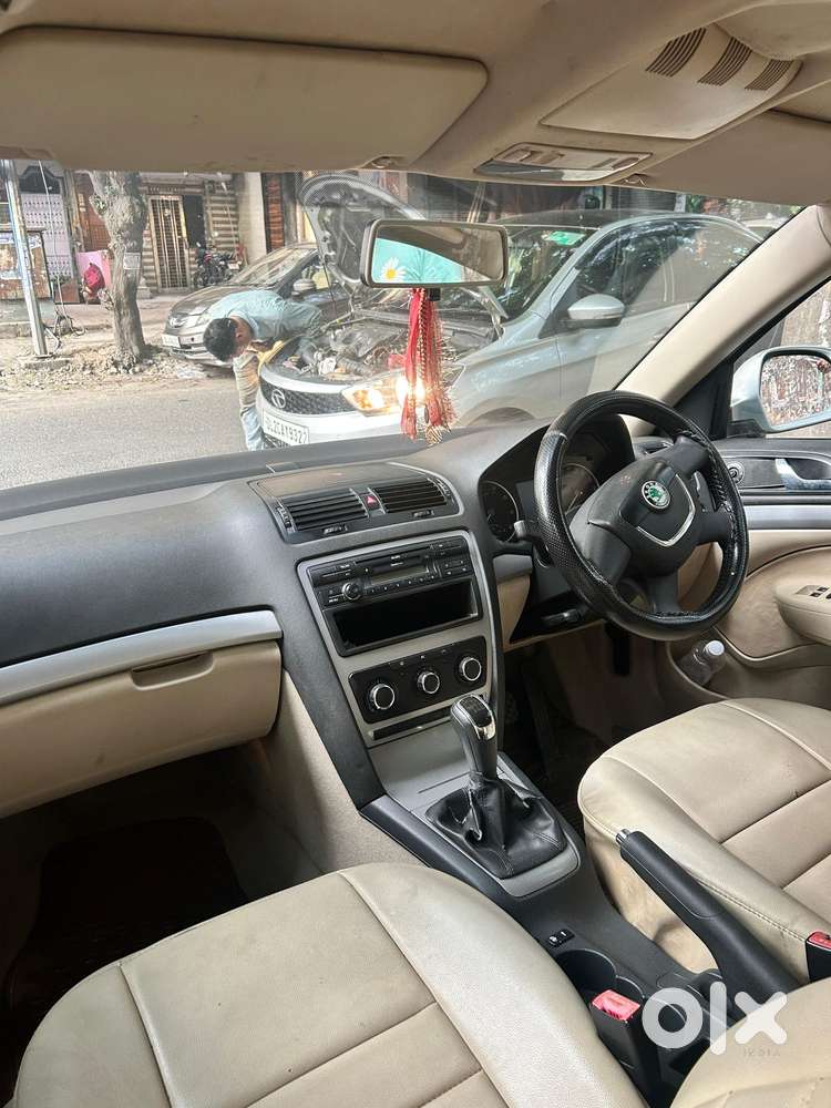 Skoda Laura 1.8 Tsi Active, 2011, Petrol