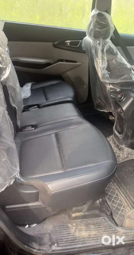 Kia Carens Clavis 2025 Petrol 3300 Km Driven