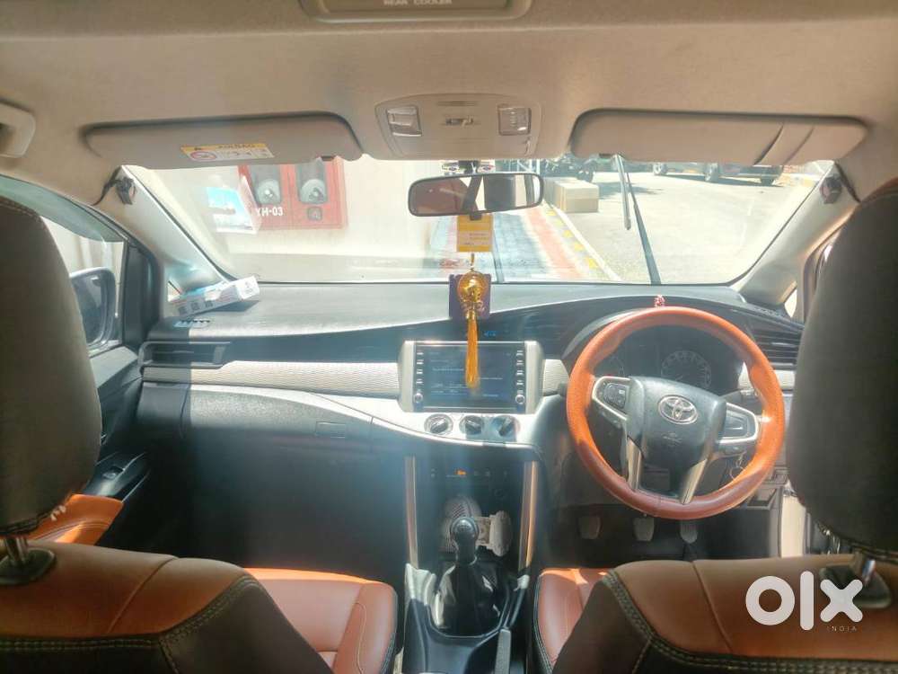 Innova Crysta 8str