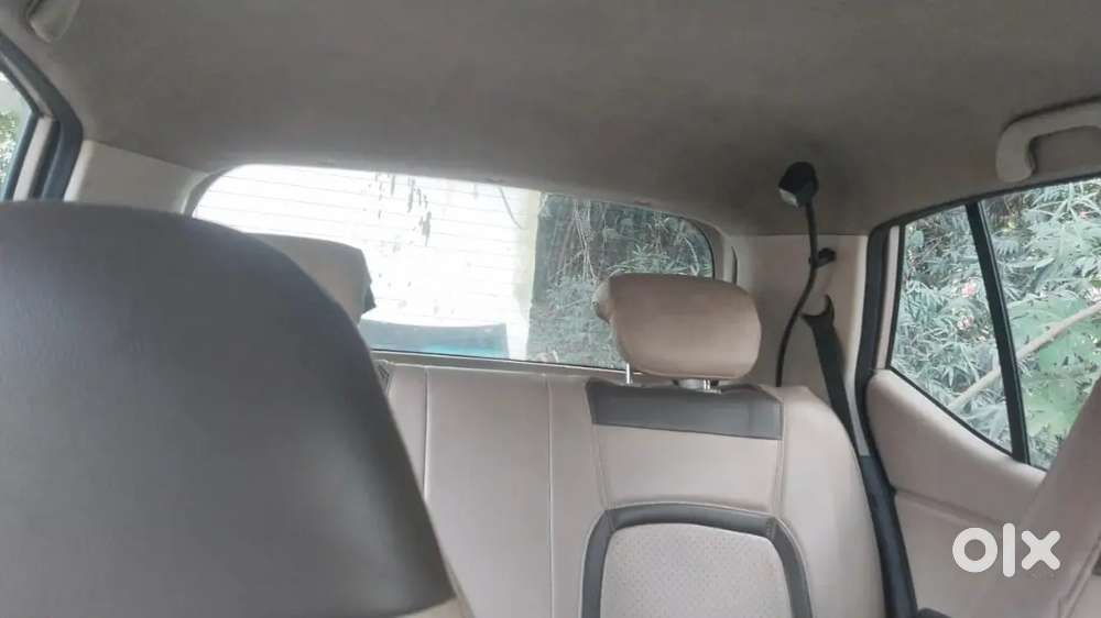 I 10 Car Golden Color