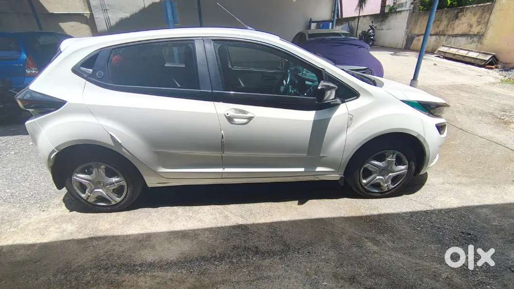 Tata Altroz 2024 Petrol Well Maintained