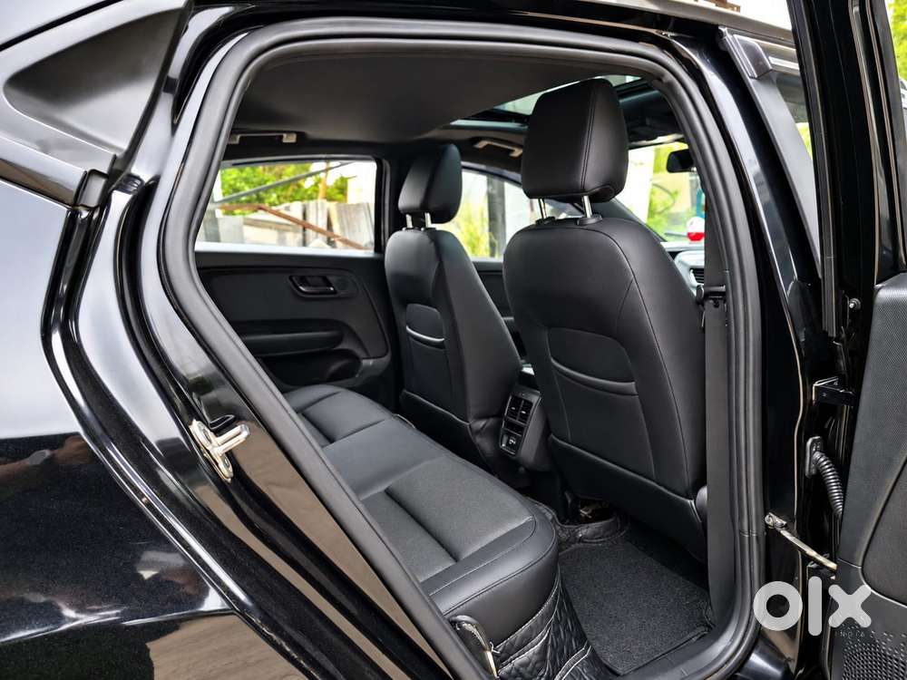 Tata Altroz Xza Plus (s) Dark Edition, 2023, Petrol