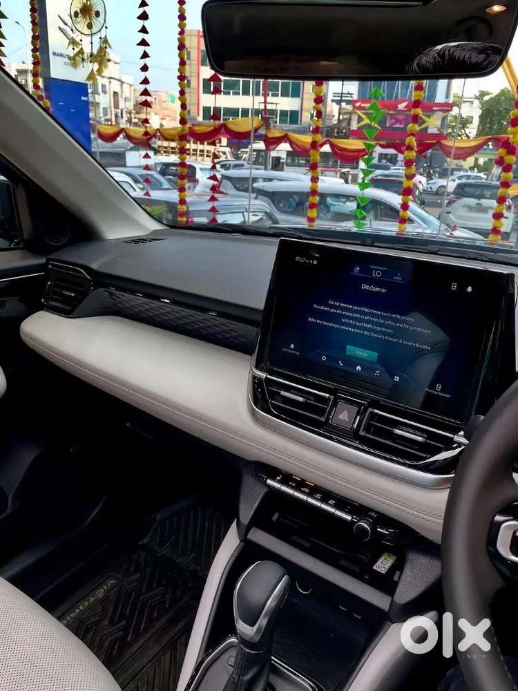 Maruti Suzuki Victoris Zxi +