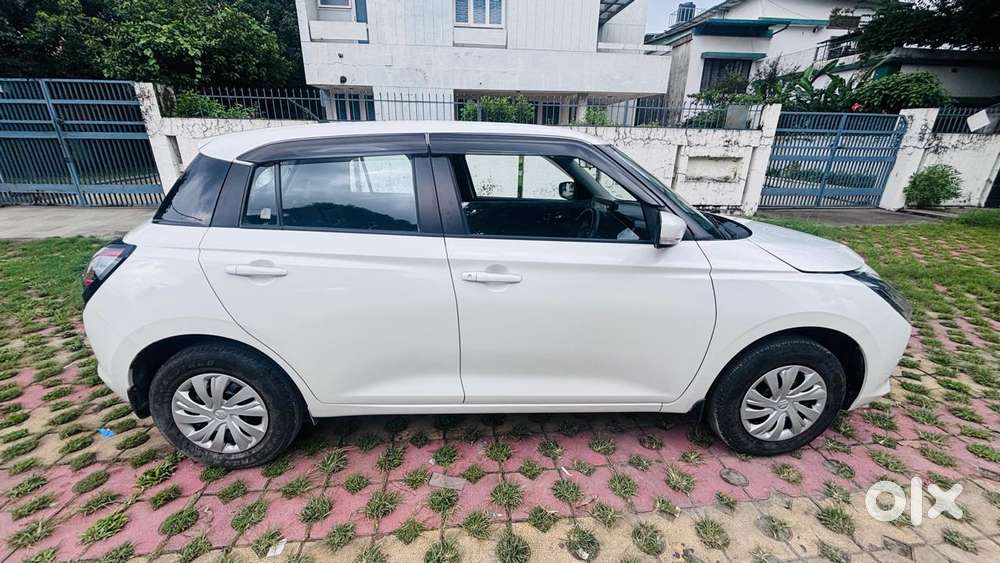 Maruti Suzuki Swift Vxi Optional, 2025