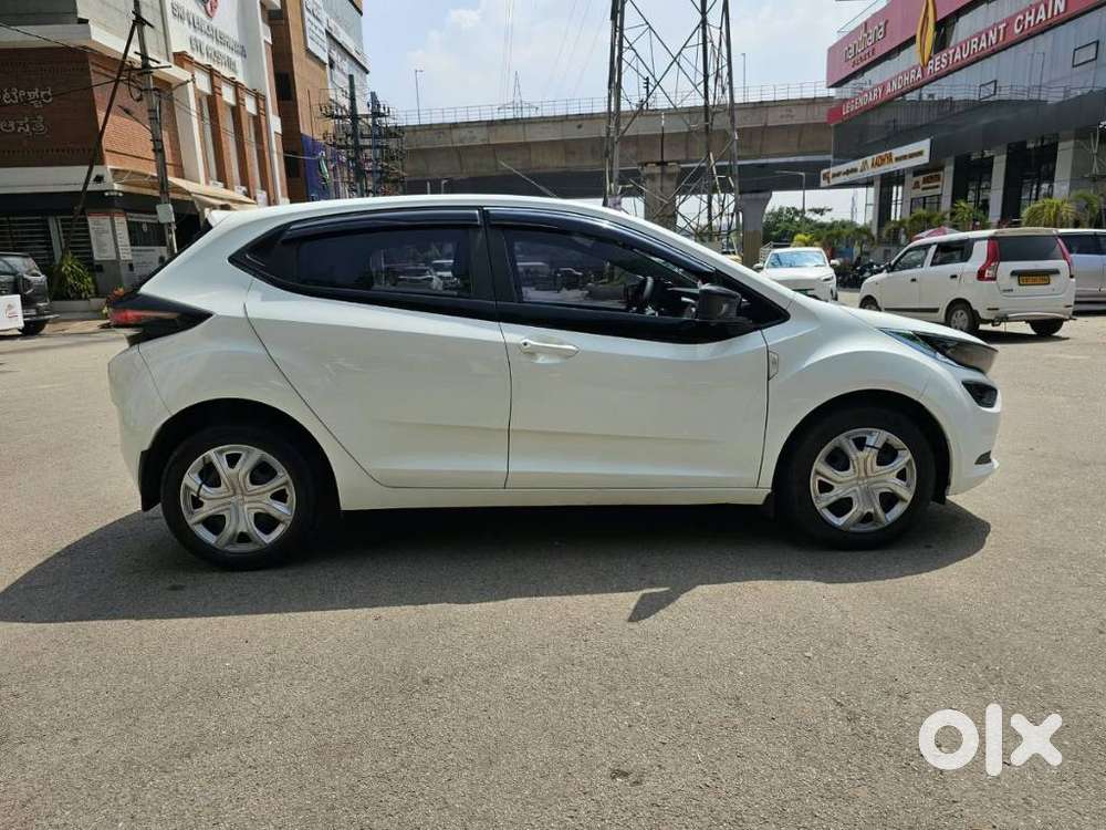 Tata Altroz 1.2 Xm Plus, 2023, Petrol