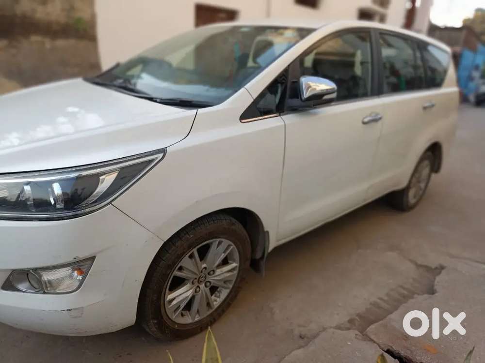 Toyota Innova Crysta 2016 Diesel Well Maintained,single Handed Car