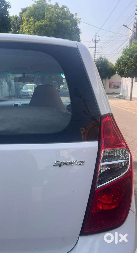 Hyundai I10 Sportz, 2015, Petrol