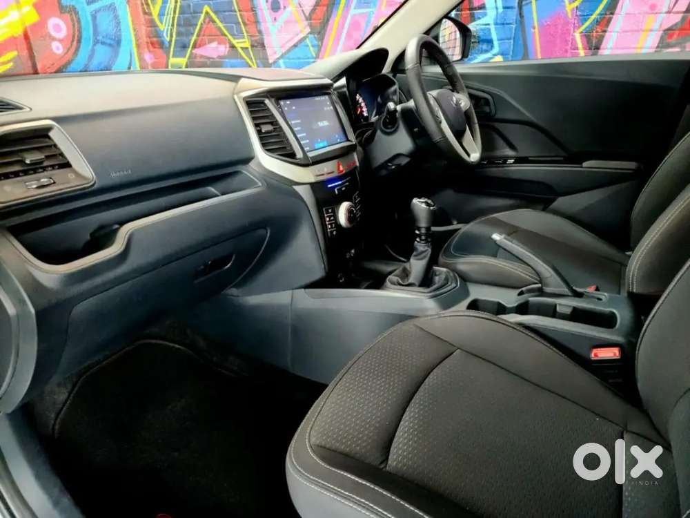 Xuv 300 W8 (o) Dual Tone, Turbo Engine.