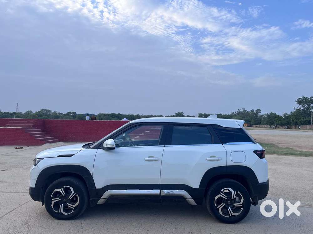 Maruti Suzuki Vitara Brezza 1.5 Vxi At, 2023, Petrol