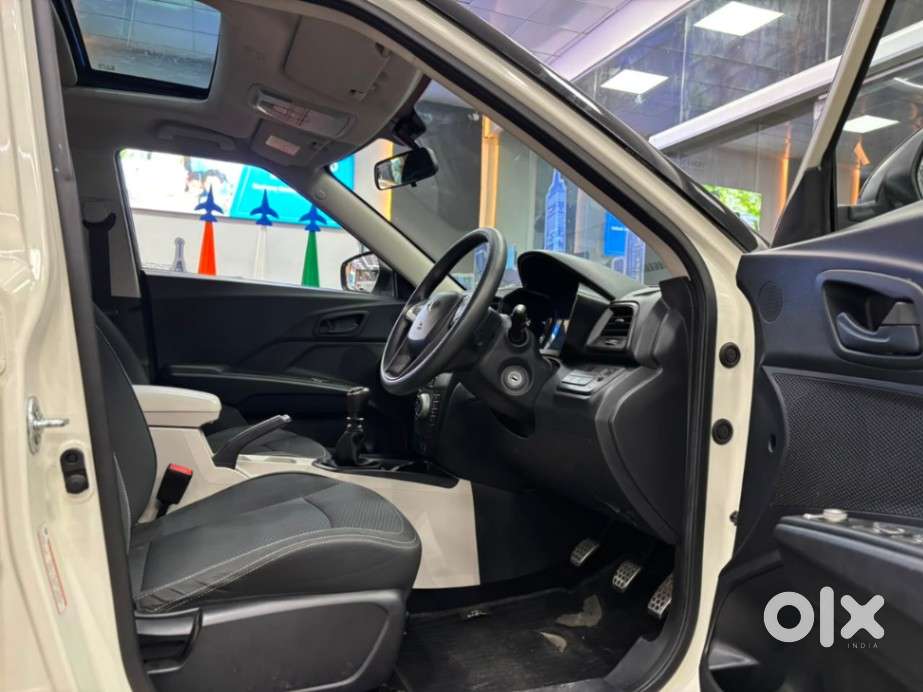 Mahindra Xuv300 W6, 2023, Petrol