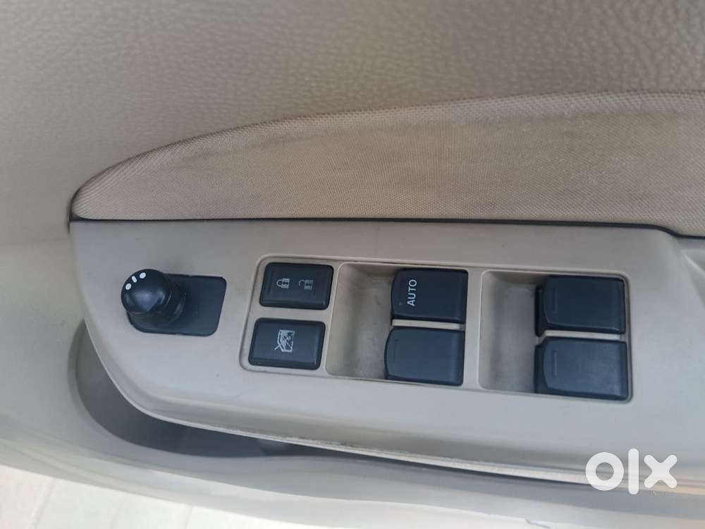Maruti Suzuki Swift Dzire Vxi Optional, 2012, Petrol