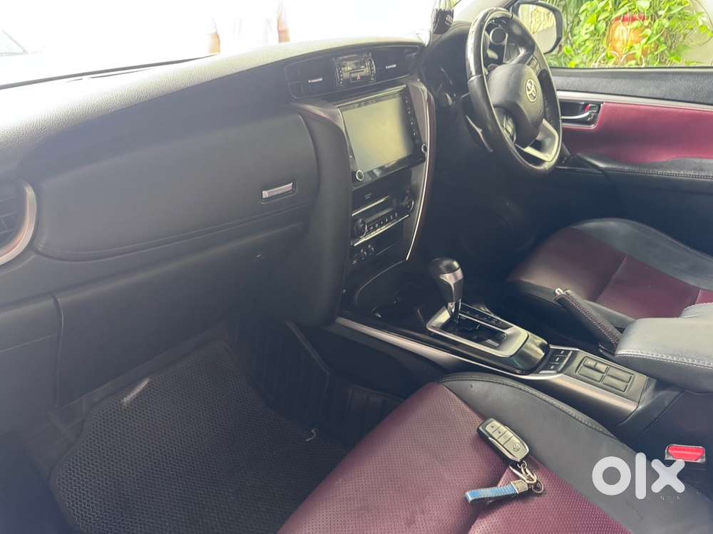 Toyota Fortuner Legender 2024