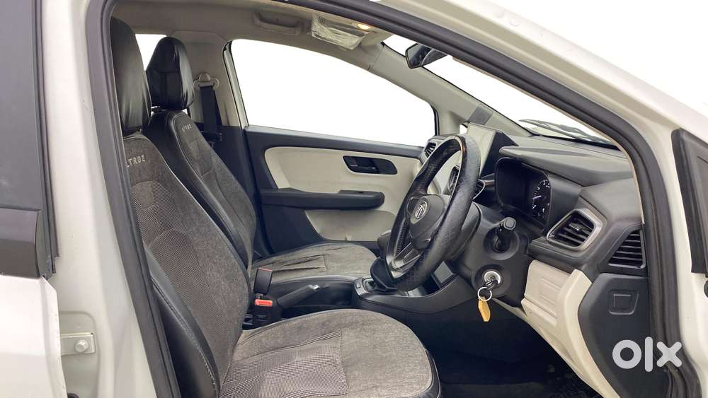 Tata Altroz 1.2 Xe, 2021, Petrol