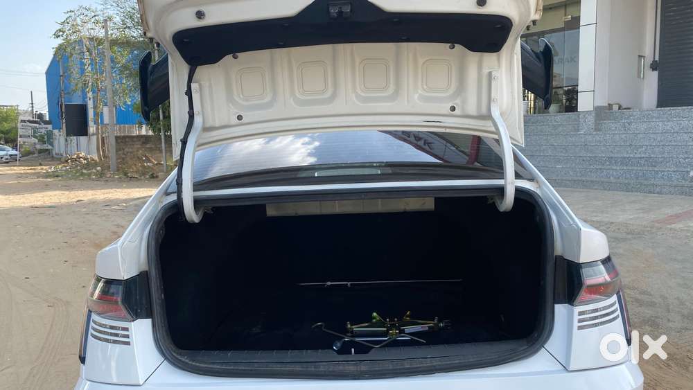 Hyundai Verna 1.5 Mpi Mt Sx (o), 2023, Petrol