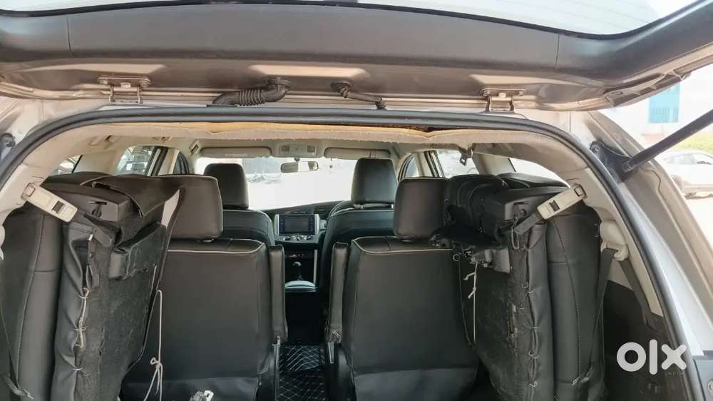 Innova Crysta 2.4 Gx 7 Setar