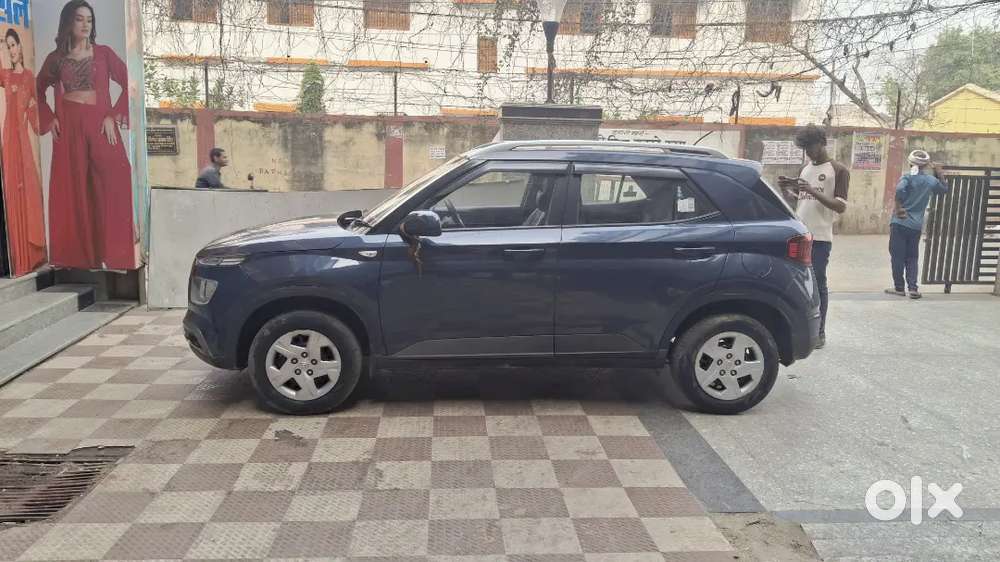 Hyundai Venue 2021 Petrol 1st Owner  Excellent Condition  39255km