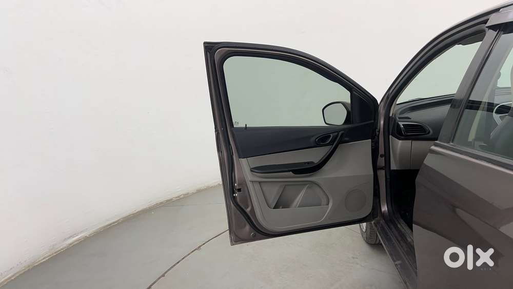 Tata Tiago 1.2 Revotron Xt, 2016, Petrol