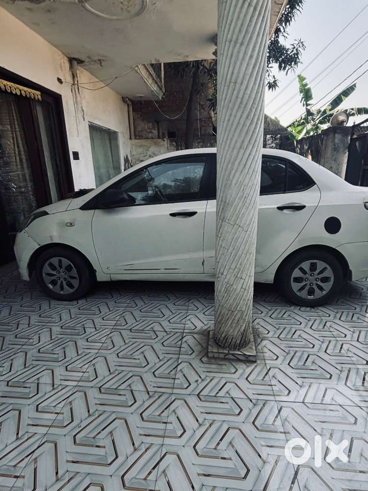 Hyundai Xcent Petrol 2016 Yellow Plate