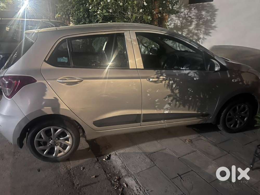 Hyundai I 10 Grey Car Manual 2018 - Mint Condition
