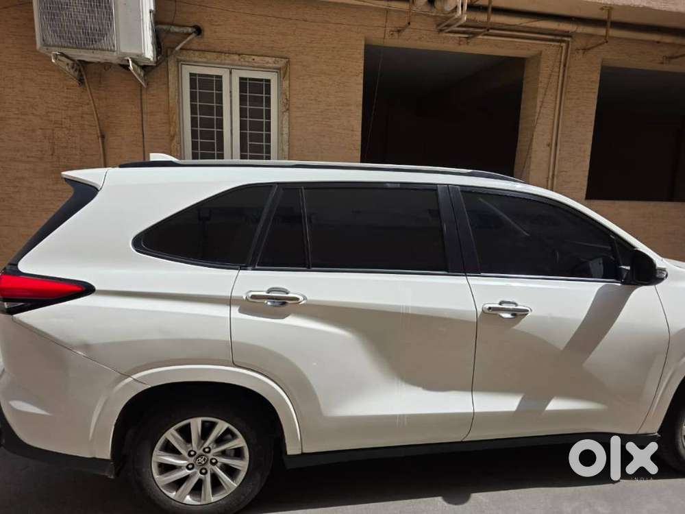 Toyota Innova Hycross 2023 Petrol Well Maintained