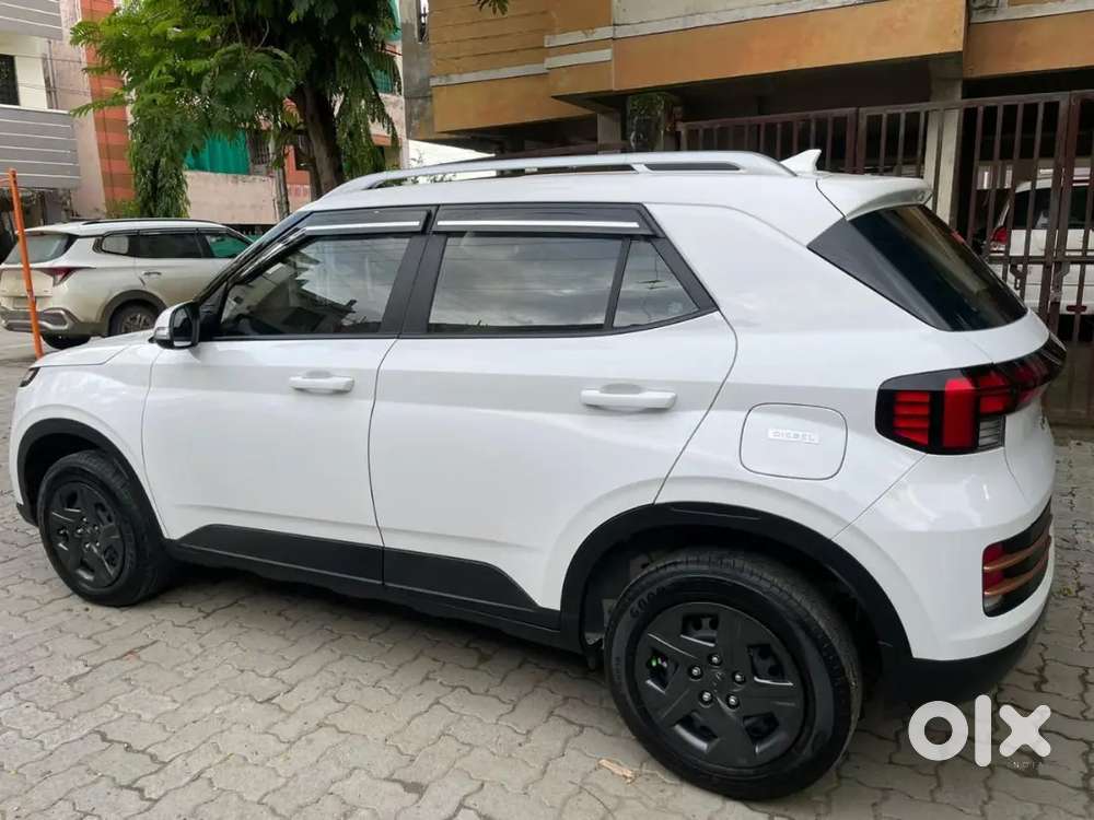 Hyundai Venue 2025 Diesel 11000 Km Driven