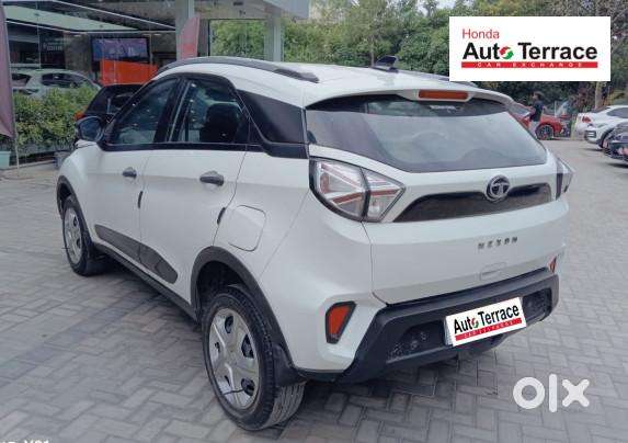 Tata Nexon Amt 1.2 Revotron Xma, 2023, Petrol