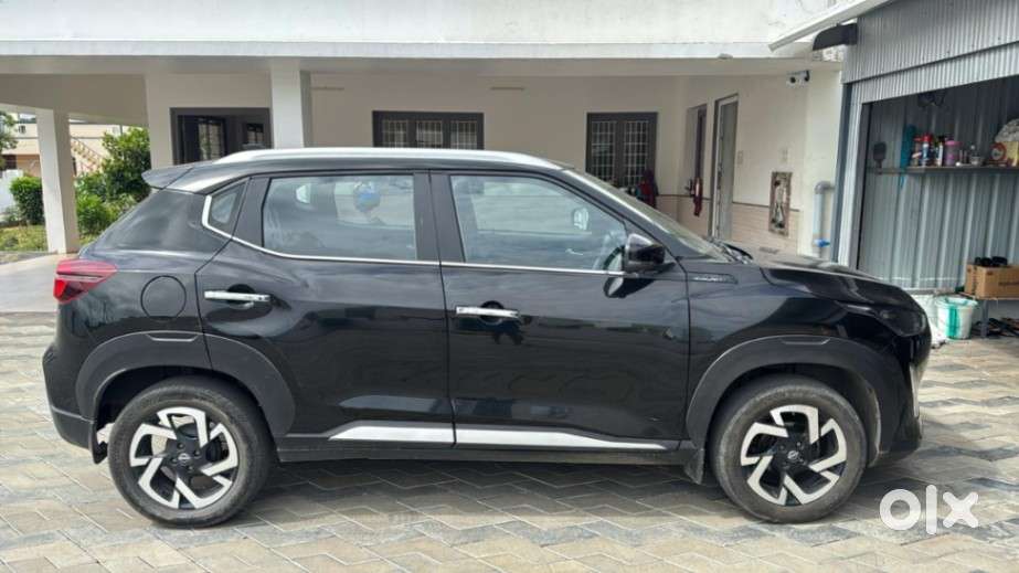 Nissan Magnite 1.0 Xv Premium, 2022, Petrol