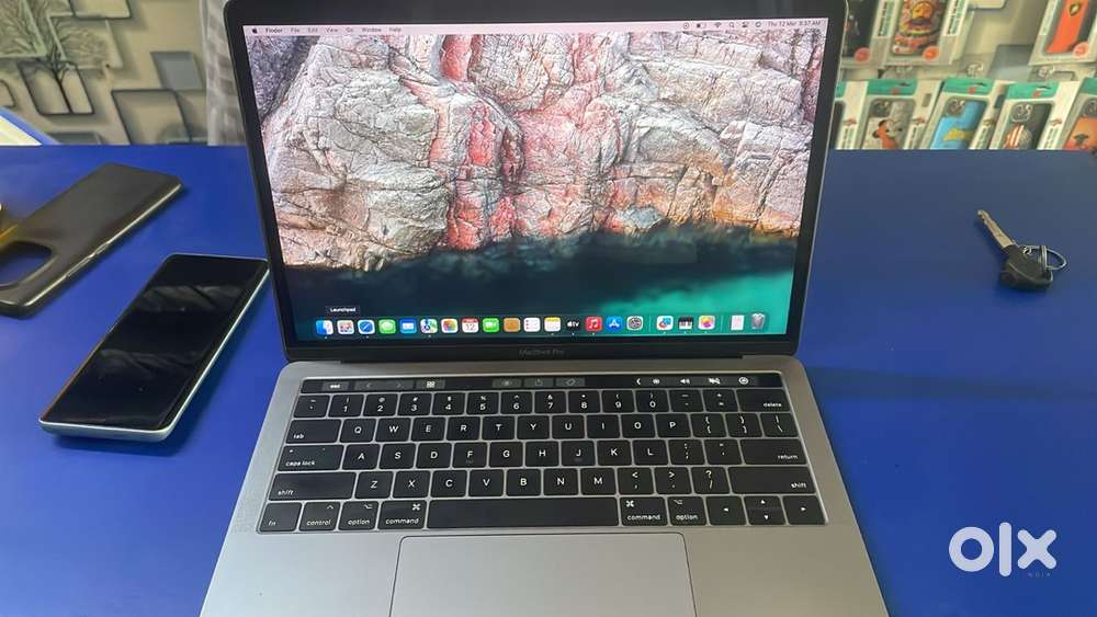 Macbook pro 8/256gb Touchbar 2017 all Ok with bill and charger