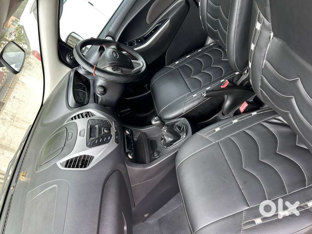 Ford Figo Titanium Blu 2017