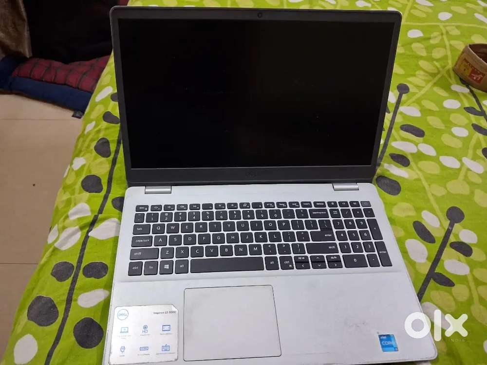 Core i3 15'6 full HD WVA Display and HD webcam