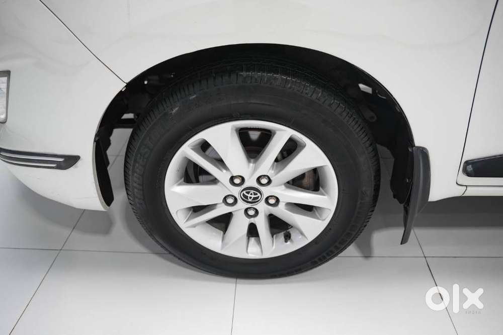 Toyota Innova Crysta 2.4 V 8 Str, 2016, Diesel