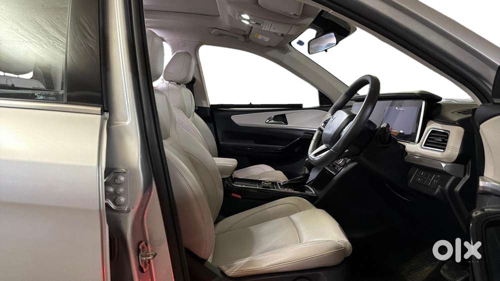 Mahindra Xuv700 2.0 Ax 7 Petrol At Luxury Pack Str, 2022, Petrol