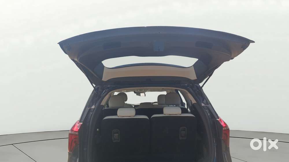 Mahindra Xuv700 2.0 Ax 7 Petrol At Str, 2022, Petrol