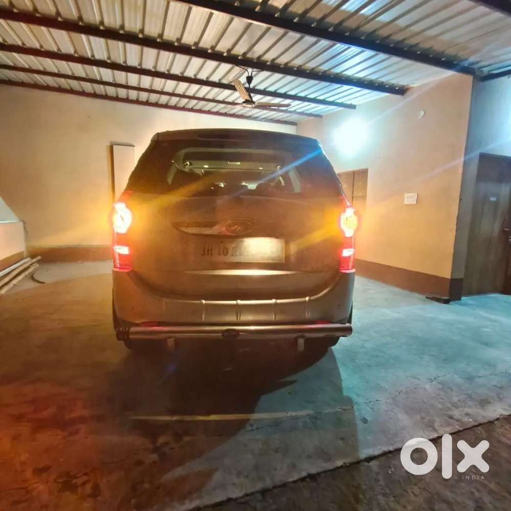 Mahindra Xuv500 W10 (top Model)  2016  Sunroof  Excellent Condition