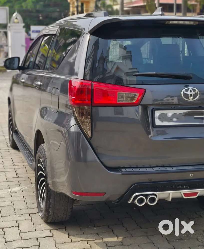 Innova Crysta G In Excellenti Condition At Low Price