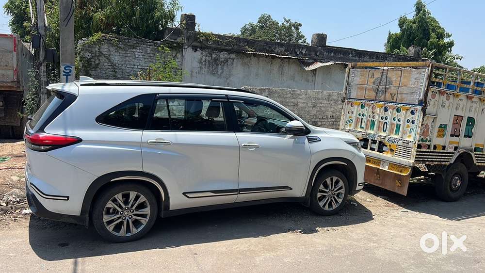 Toyota Innova Hycross 2023 Petrol 49150 Km Driven