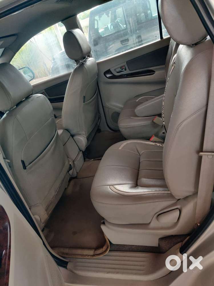 Toyota Innova 2.5 V Diesel 2012 Topend