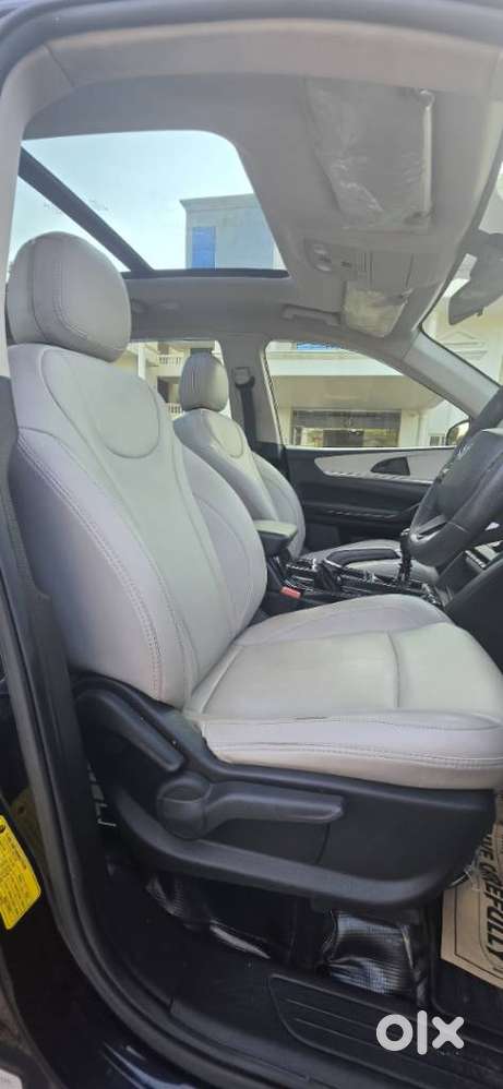 Mahindra Xuv700 2.2 Ax 5 Diesel At 7 Str, 2024, Diesel