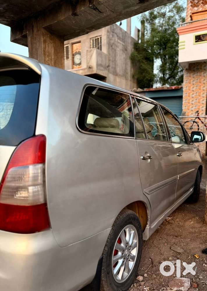 Toyota Innova 2.5v E4 8seat Well Maintained Car.