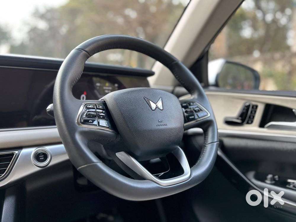 Mahindra Xuv700 2.0 Ax 7 Petrol At Luxury Pack Str, 2026, Petrol