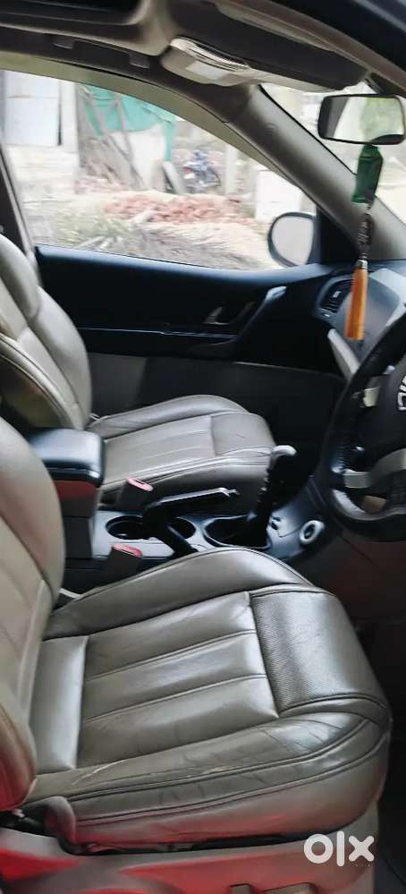 Sell Mahindra Xuv500 W10 Bs4 Oct 2017