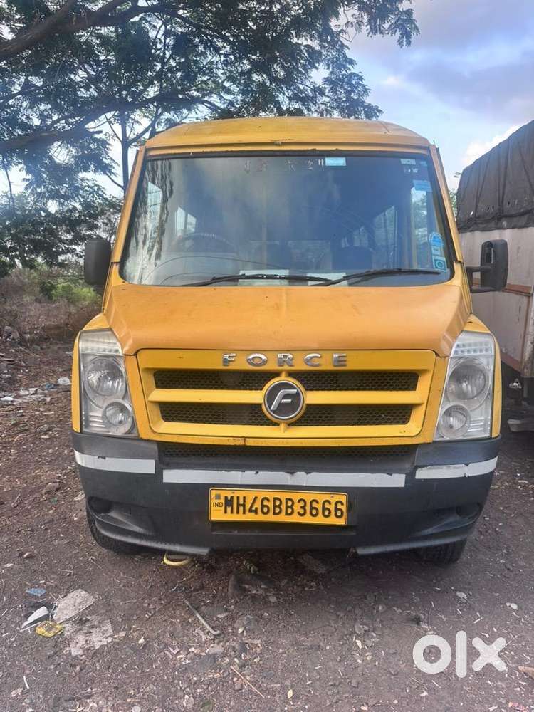 Force Traveller 17 Seater