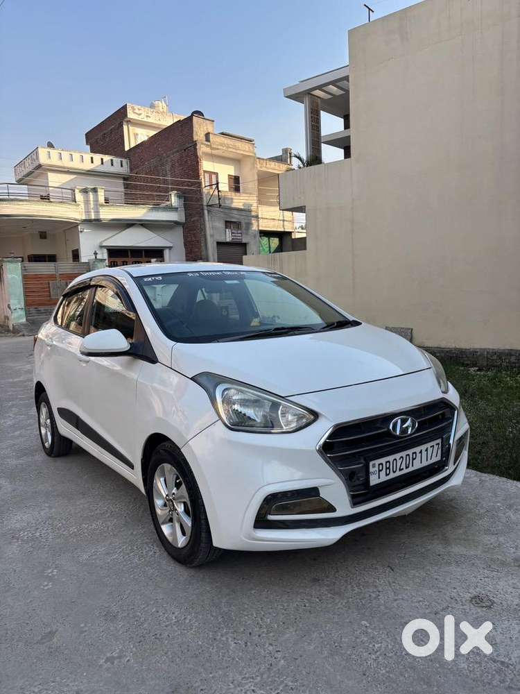 Hyundia Xcent Car