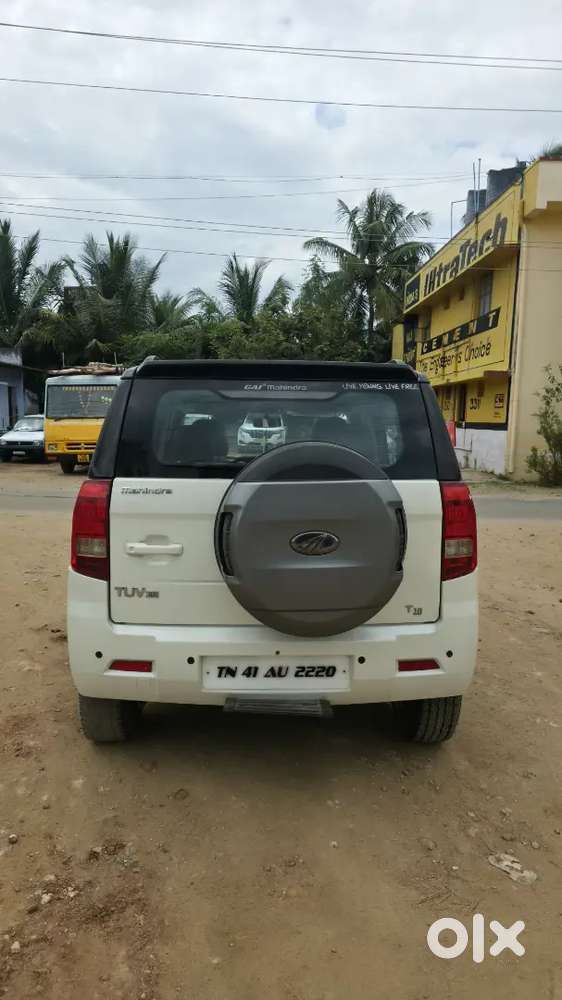 Mahindra Tuv 300 T10 (pearl White)