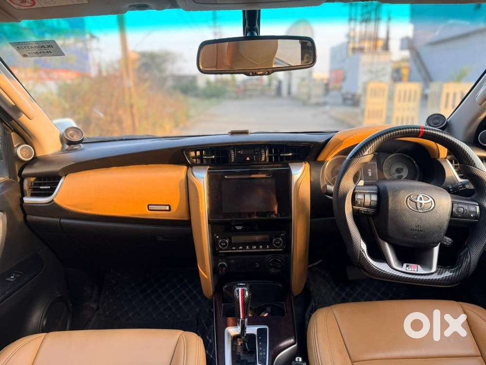 Toyota Fortuner Legender