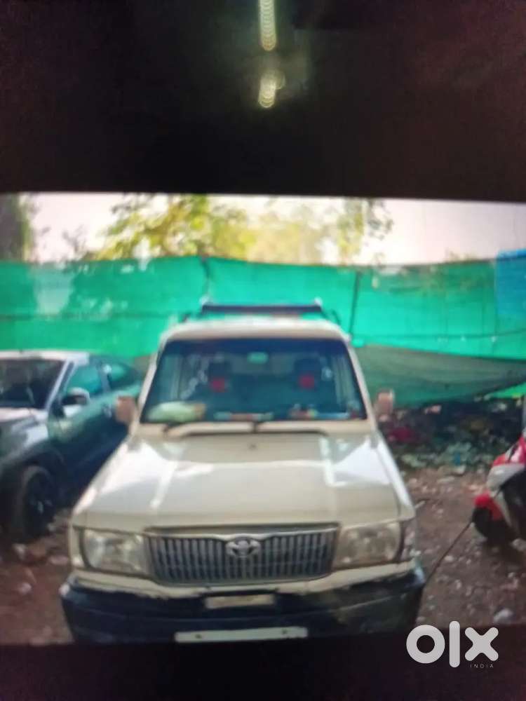 Toyota Qualis 2004 Diesel 300000 Km Driven