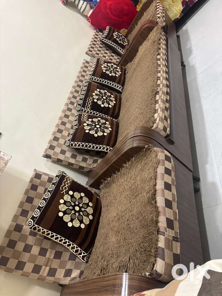 5 seater sofa with new 5 cusions