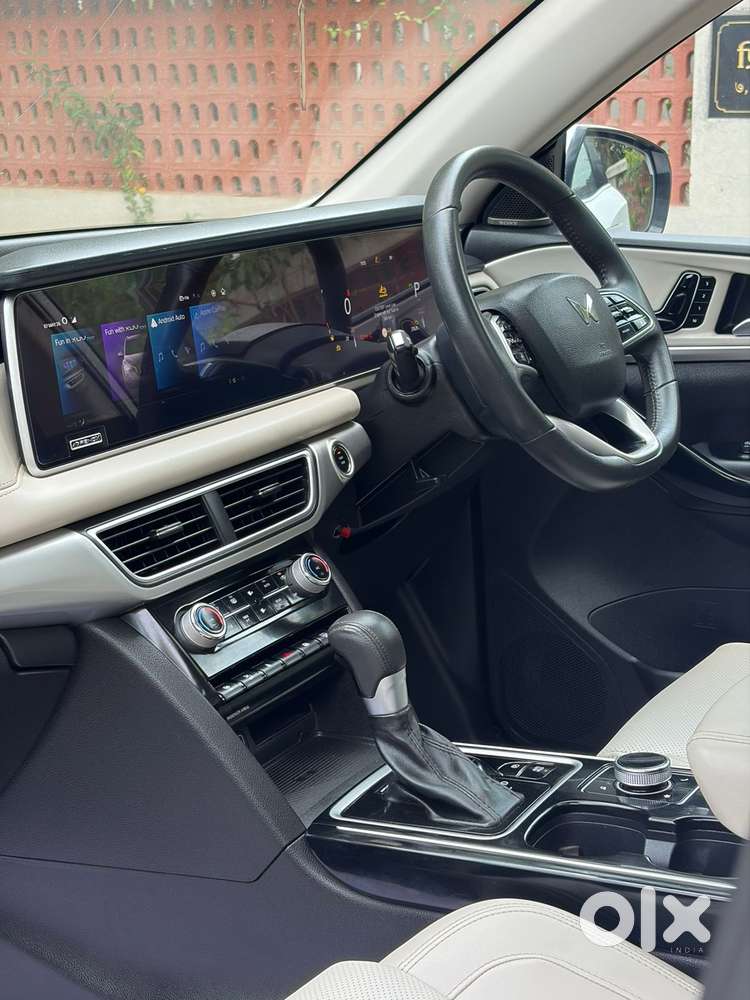 Mahindra Xuv700 Ax7l 6 Str At, 2023, Diesel