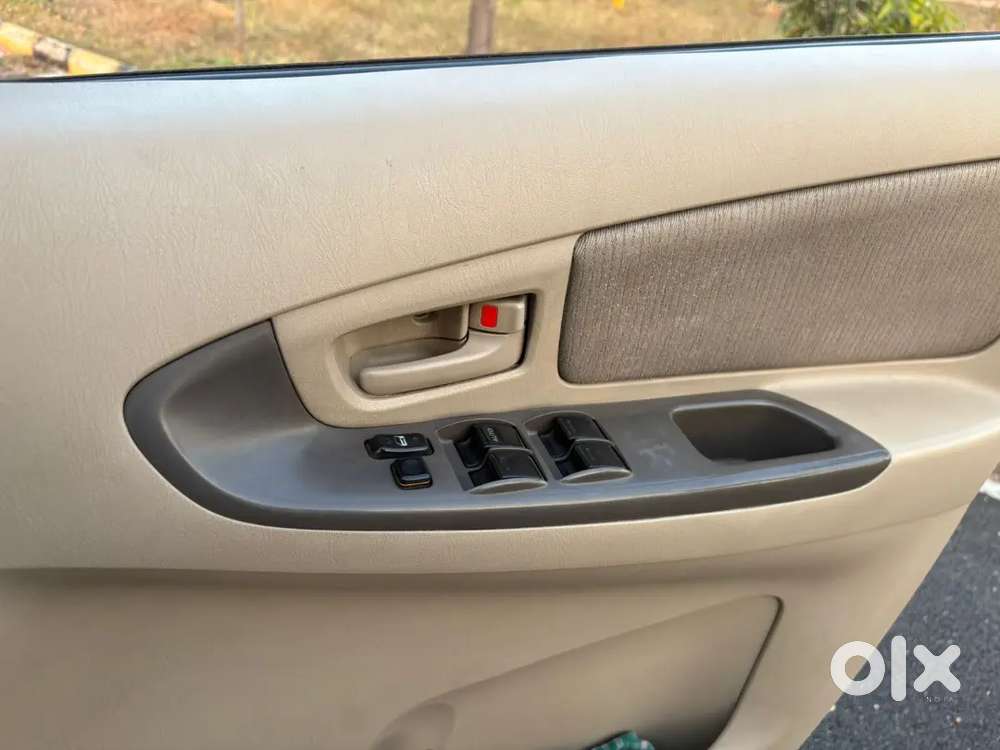 Toyota Innova 2005 Petrol Well Maintained, Very Good Condition