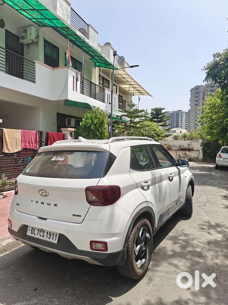 Hyundai Venue 2021 Petrol 67000 Km Driven